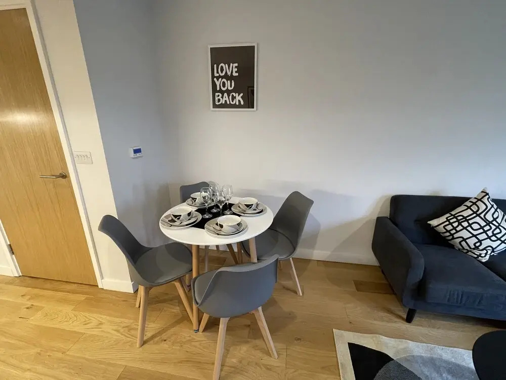 Stunning 2-bed Apartment in Bristol With Parking