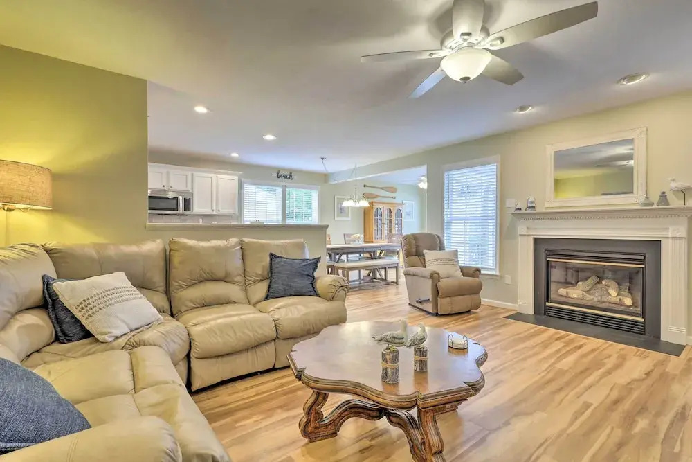 3 Mi to Bethany Beach: Gem w/ Deck & Pool Access