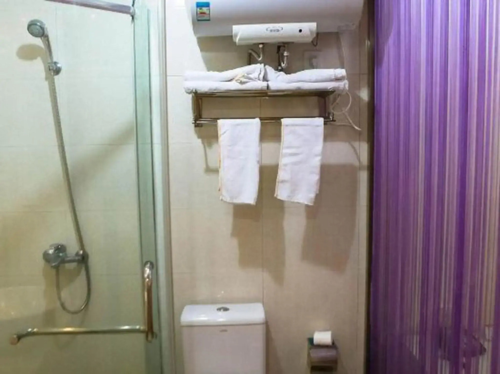 Paojiang Xinyuansu Business Hotel
