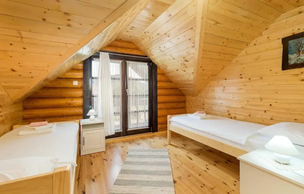 4 Bedroom Lovely Home In Otocac
