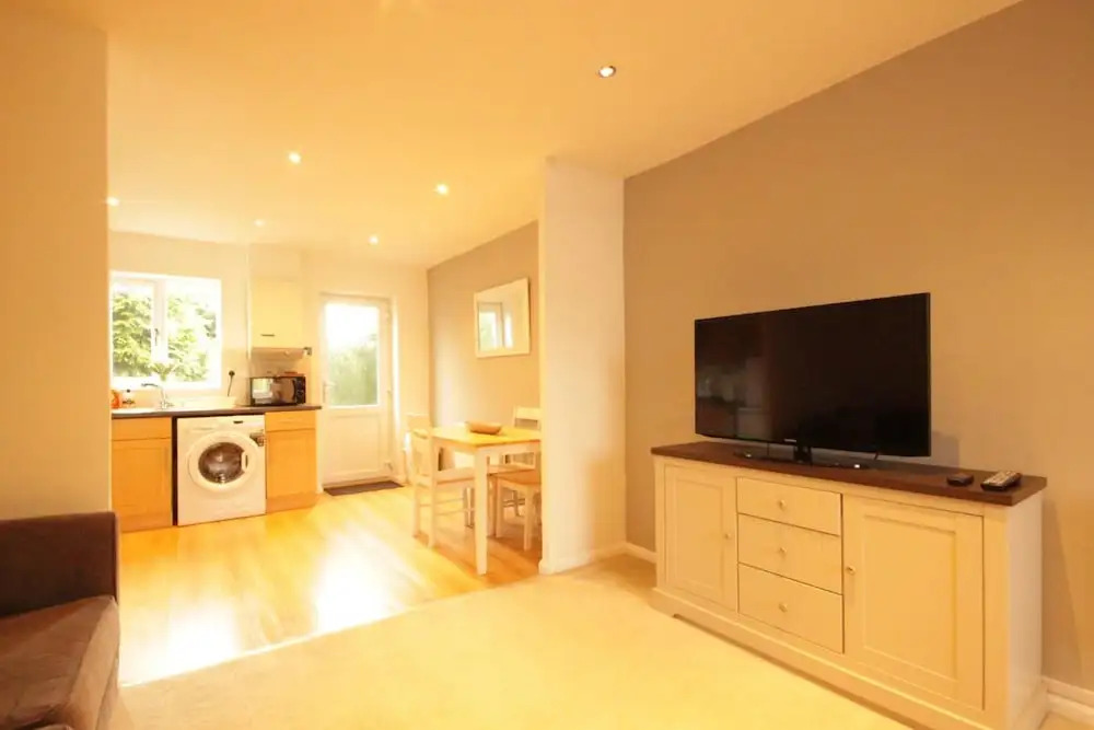 Fantastic 2-bed House in Hull. Garden, Sky tv