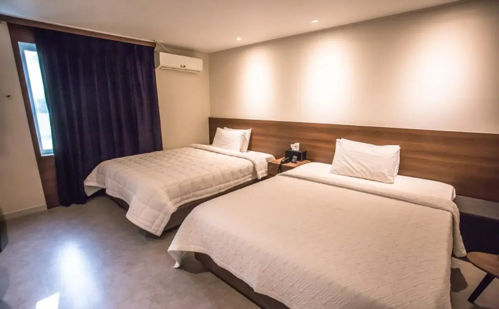 Hotel Egg