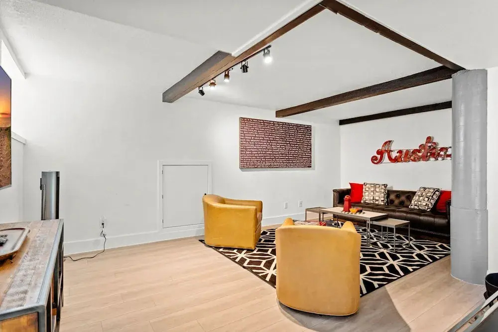 Style & Serenity - Steps Away From South Congress