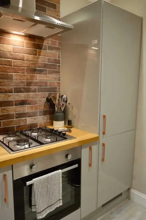Lovely Traditional 2 Bedroom Flat in Haymarket