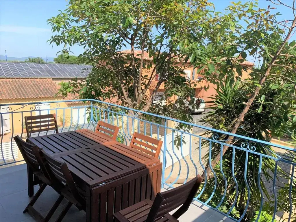 BEAUX APPARTEMENTS 65m2 AVEC ESPACES EXTERIEURS PARKINGS PROCHE PLAGE