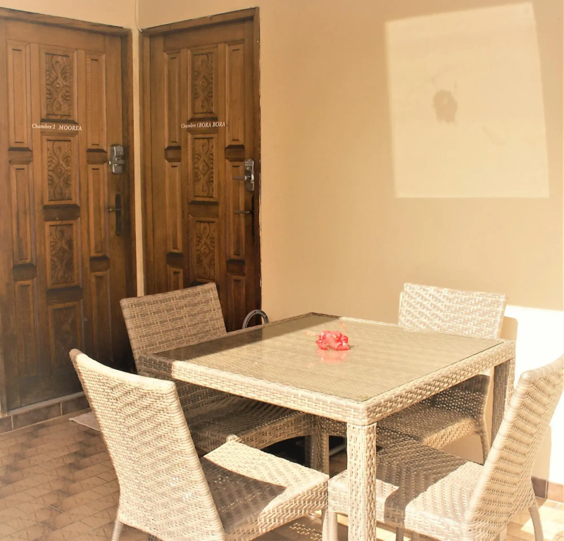 Tahiti - Sanny's Place Room & Pool