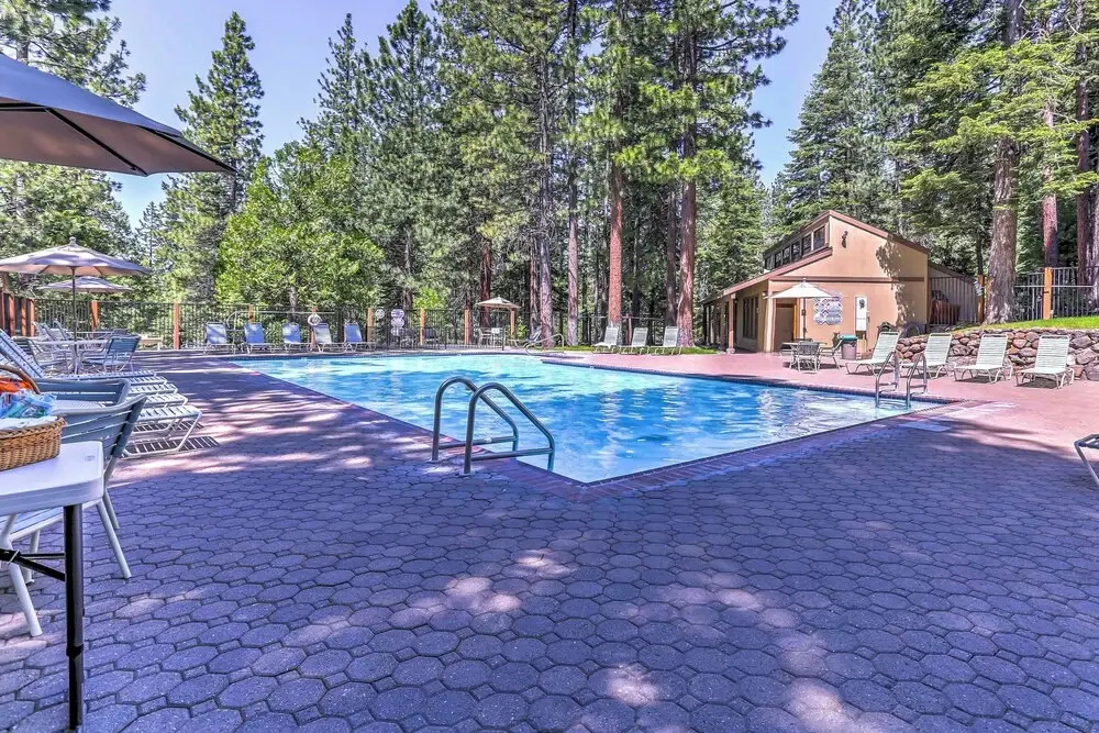 1 Mi to Lake Tahoe: Condo w/ Deck in Kings Beach!
