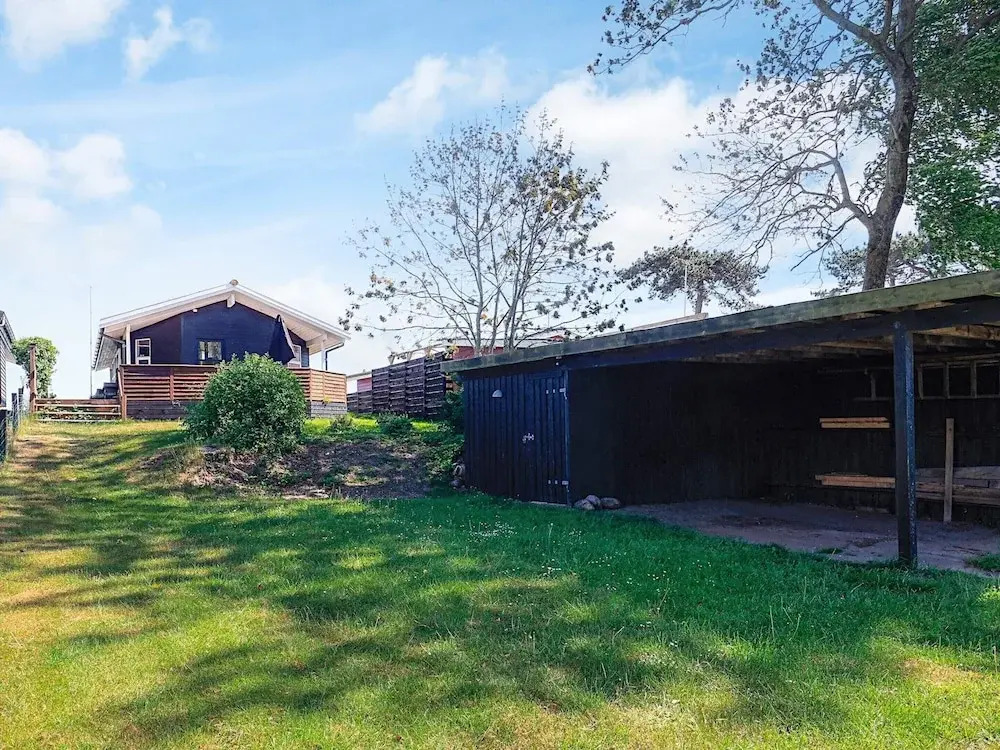 Luring Holiday Home in Poljana With Sea Nearby