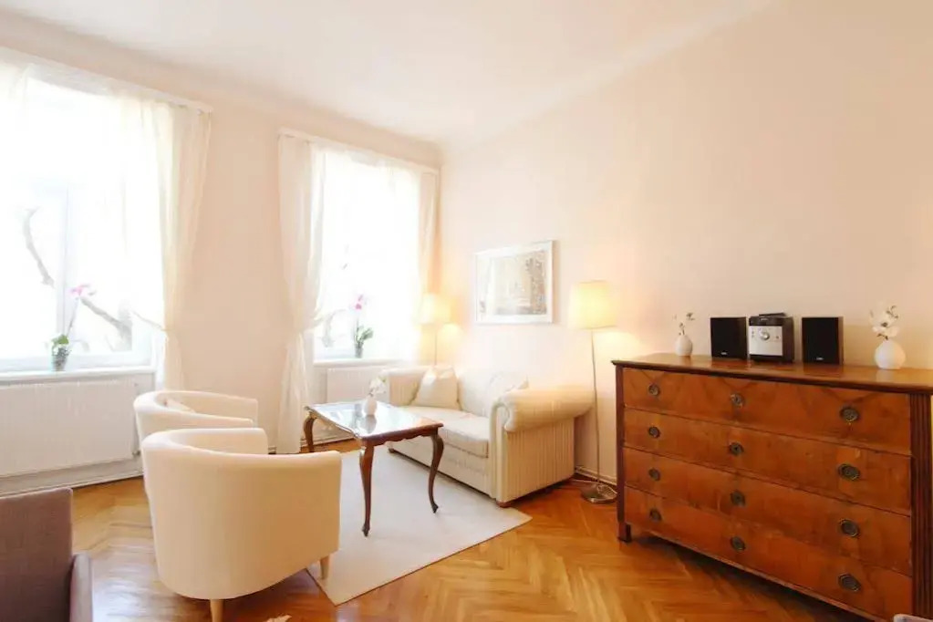 Apartment Traditional Living