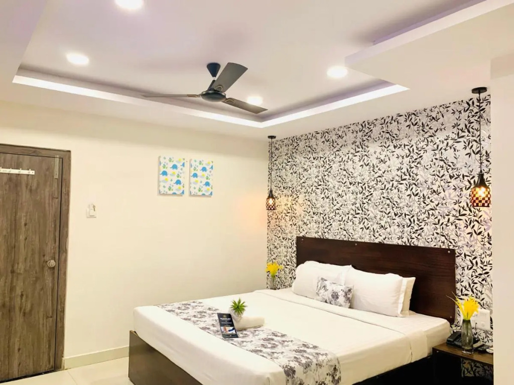 Hotel oak by Mega Groups
