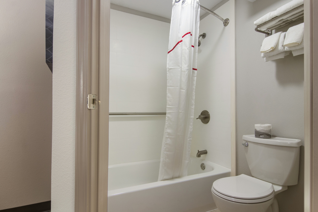 Red Roof Inn PLUS & Suites Erie