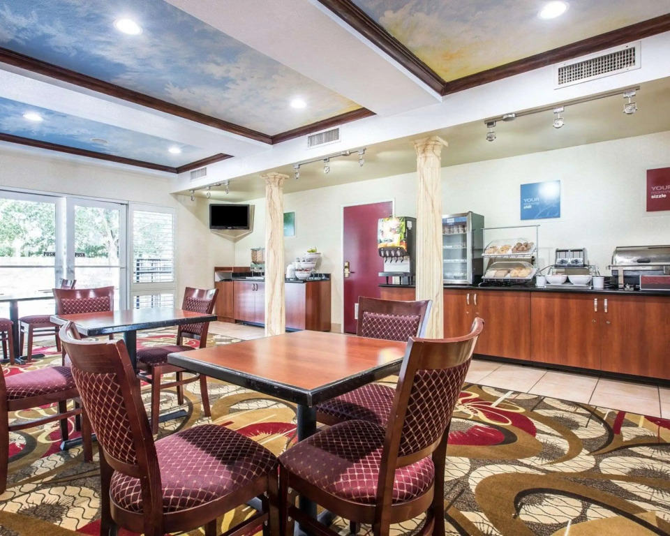 Comfort Suites Bakersfield