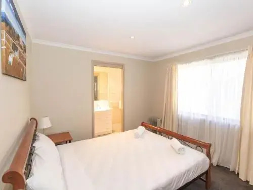 Acacia 5 2 Kirwan Close