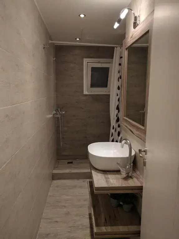 Cozy apartment ideally located city center and Megaron Moussikis metro station
