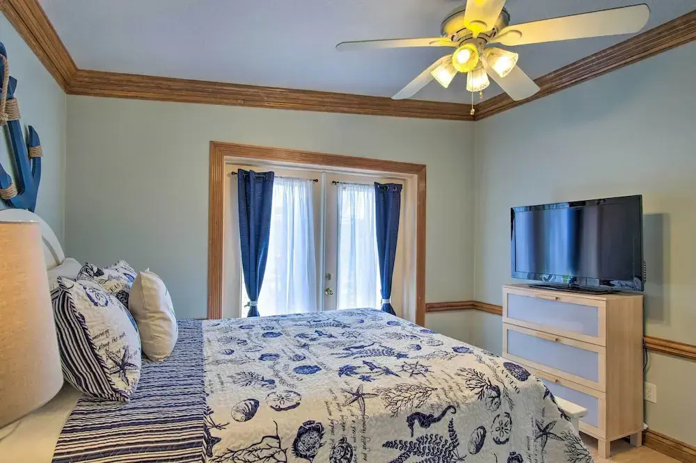 Cozy Melbourne Home w/ Deck & Pool: 5 Mi to Beach!