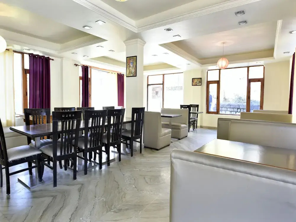 OYO 11645 Hotel Japika Inn