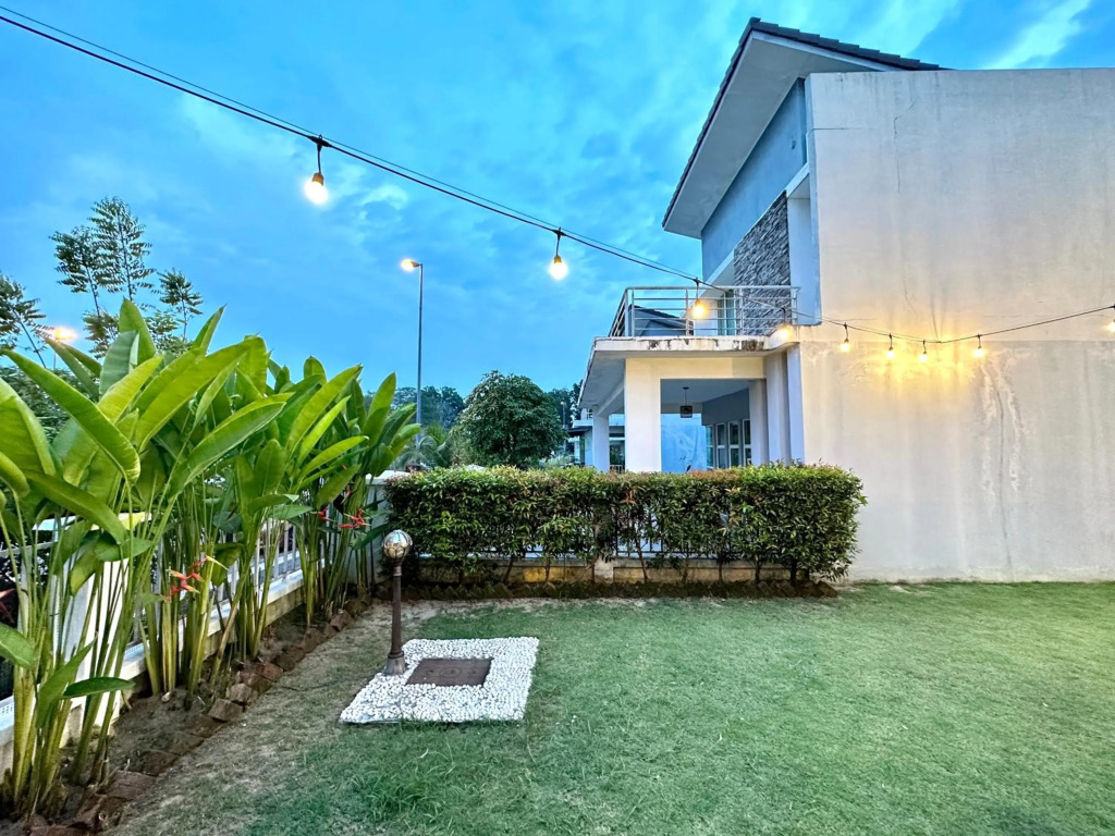 BNB Casa Grande at Rawang - spacious, 15 pax and WiFi