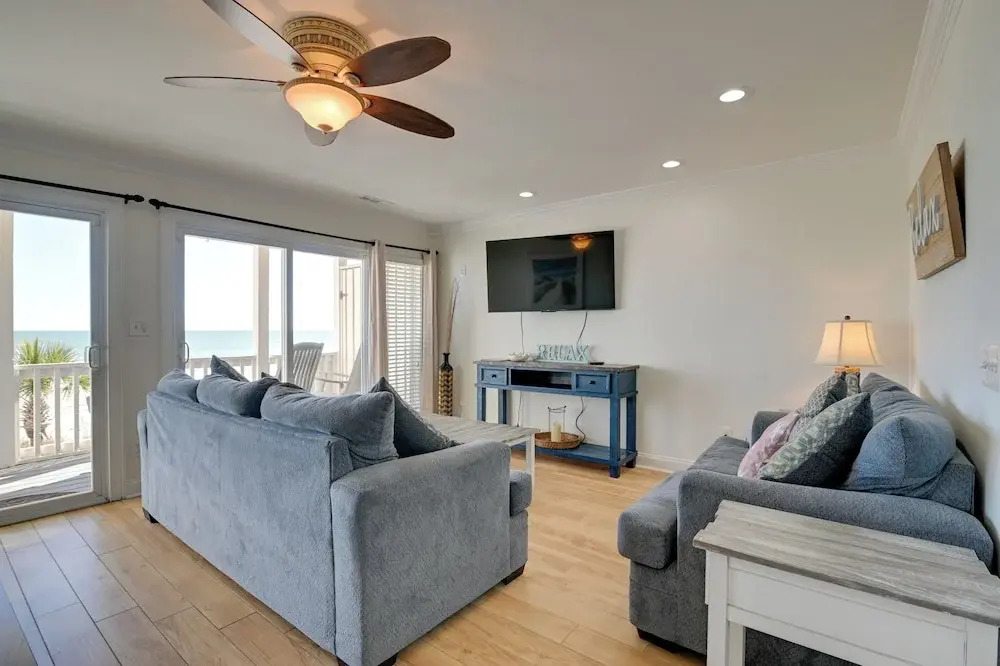 Beachfront Murrells Inlet Home - Walk to Pier!