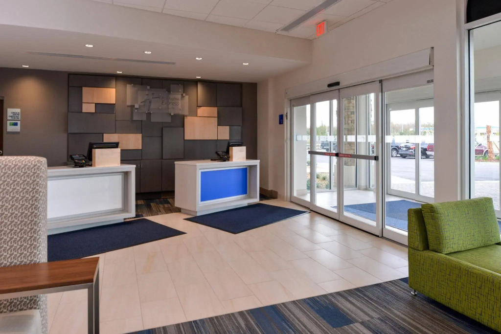Holiday Inn Express & Suites Salem by IHG