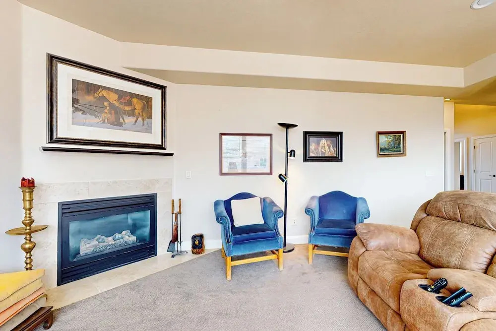 4BR Dog-friendly Mtn View Home w/ Grill & Yard