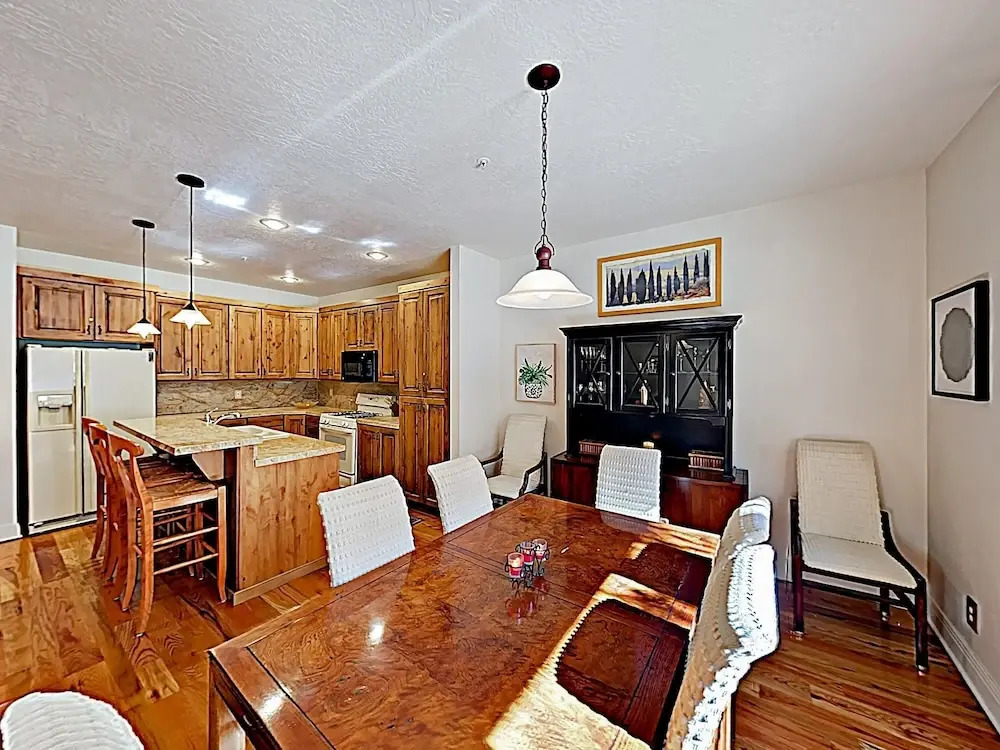 Alpine Haven W/ Private Hot Tub: Near Resorts 3 Bedroom Townhouse