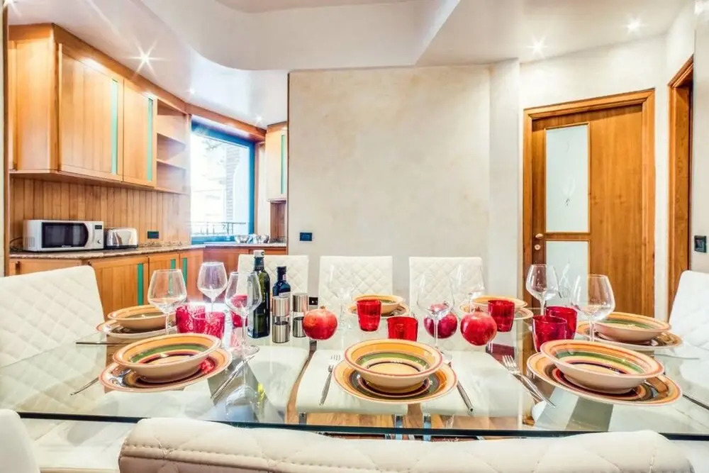 Spacious and Modern 3 bed Flat in Central Location
