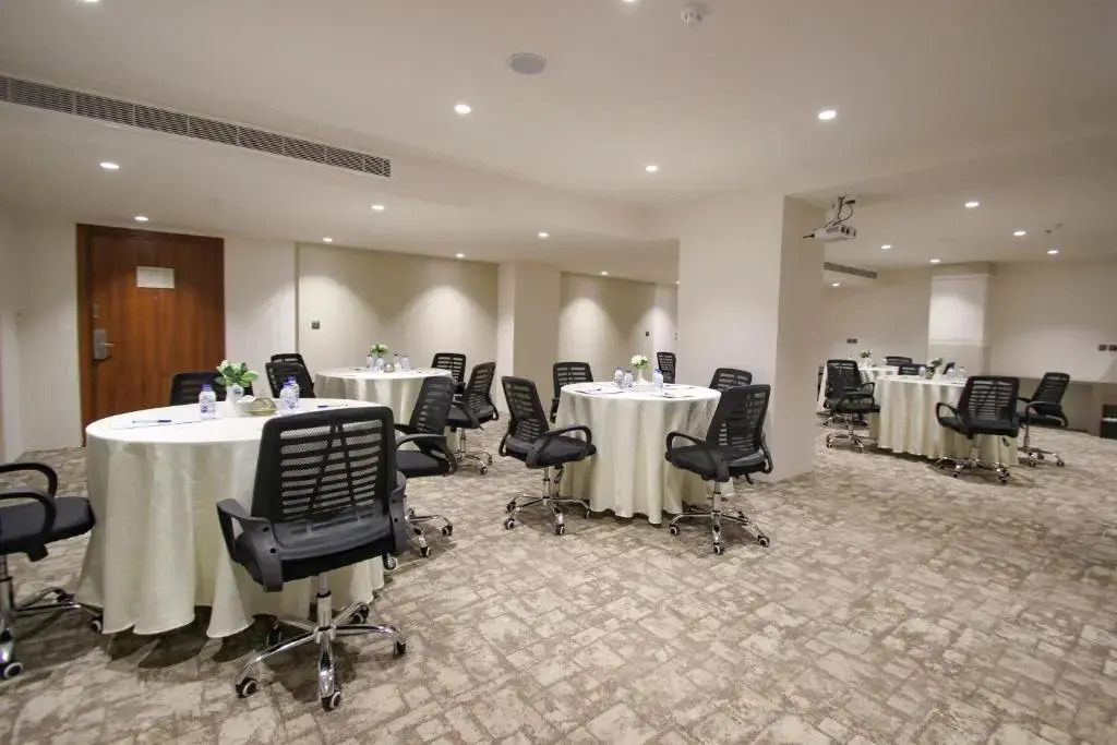 Diwan Residence Hotel Alnaeem