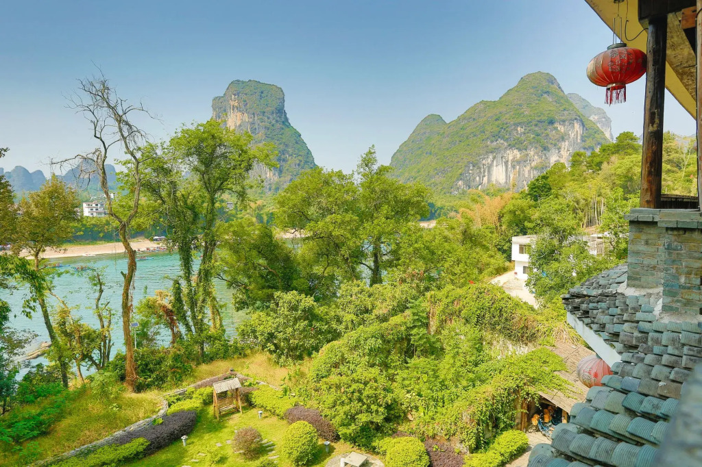 Yangshuo River Lodge Hotel--English speaking team&Swimming pool&Activties organized&Free pick up from Airport or TS over 3 nights