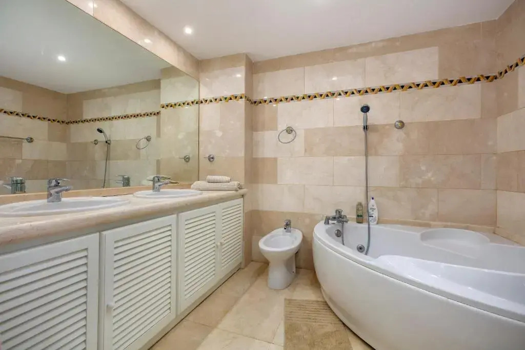Stunning 2 bedroom apartment Magna Marbella RDR259