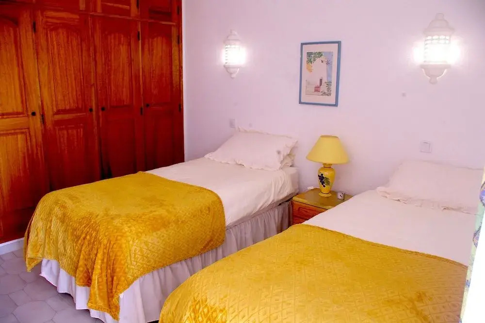 Lovely 2 Bedroom end Townhouse in Carvoeiro