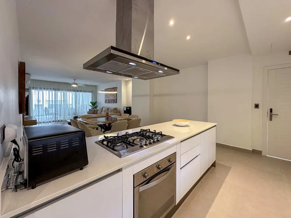 Gorgeous 2 BR Luxury Apartment