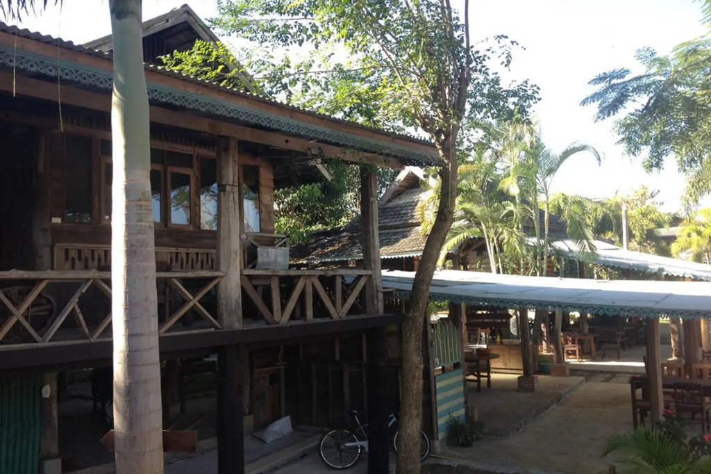 บ้านไม้คนเมือง Baan Mai Kon Muang Pai Resort