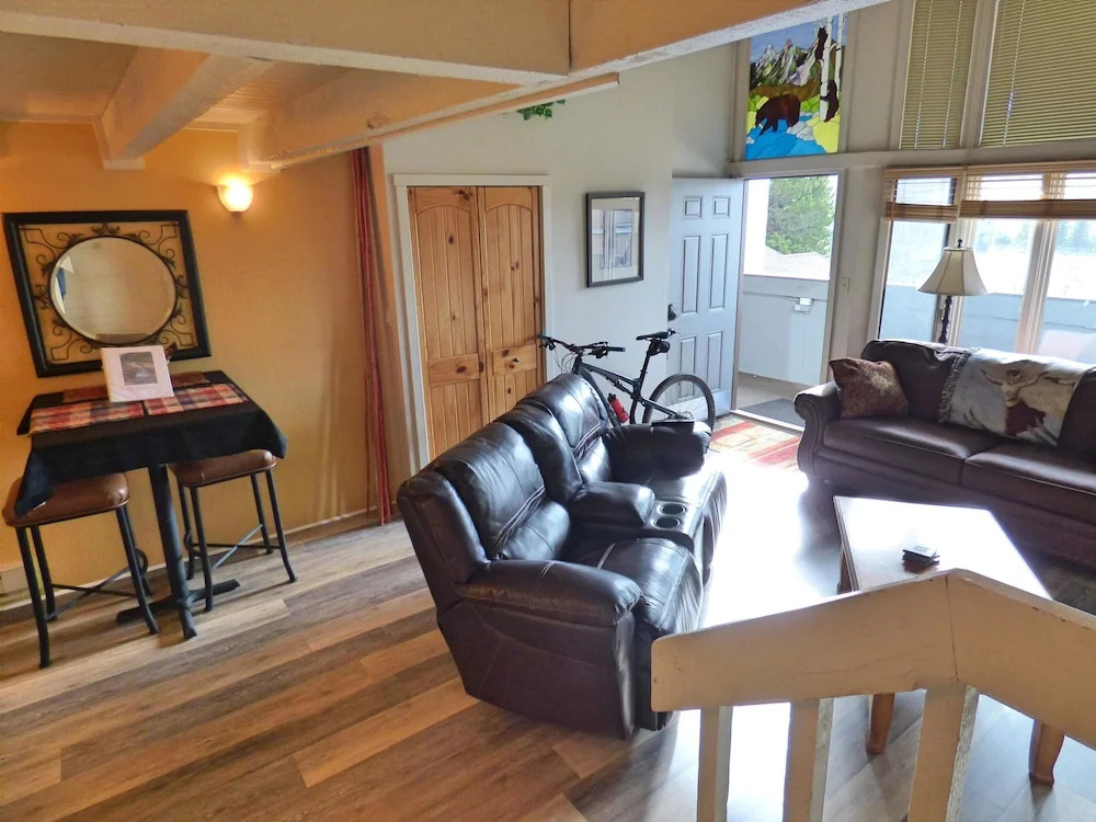 Across From Ski Area, No Car Needed, Hot Tub, Sauna WiFi