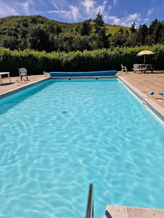 Glamping Hut - Sleeps 2, hot tub & Parking