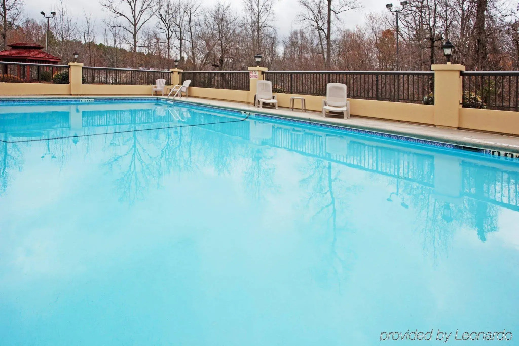 Holiday Inn Express & Suites Charlotte Arpt-Belmont by IHG