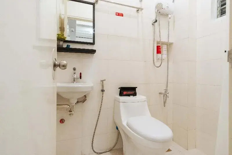 RedDoorz Plus near UST Manila