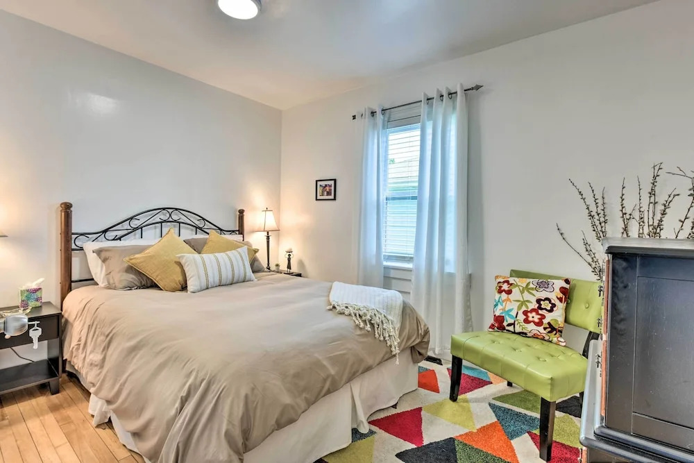 Bright Minneapolis Home: 2 Mi to Minnehaha Falls!