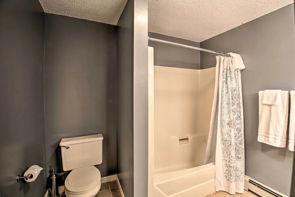 Spacious Ski-in/out Black Mountain Home w/ Deck!