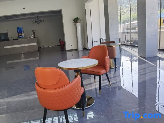 Xifeng Homestay (Mount Wuling West Peak Scenic Area)