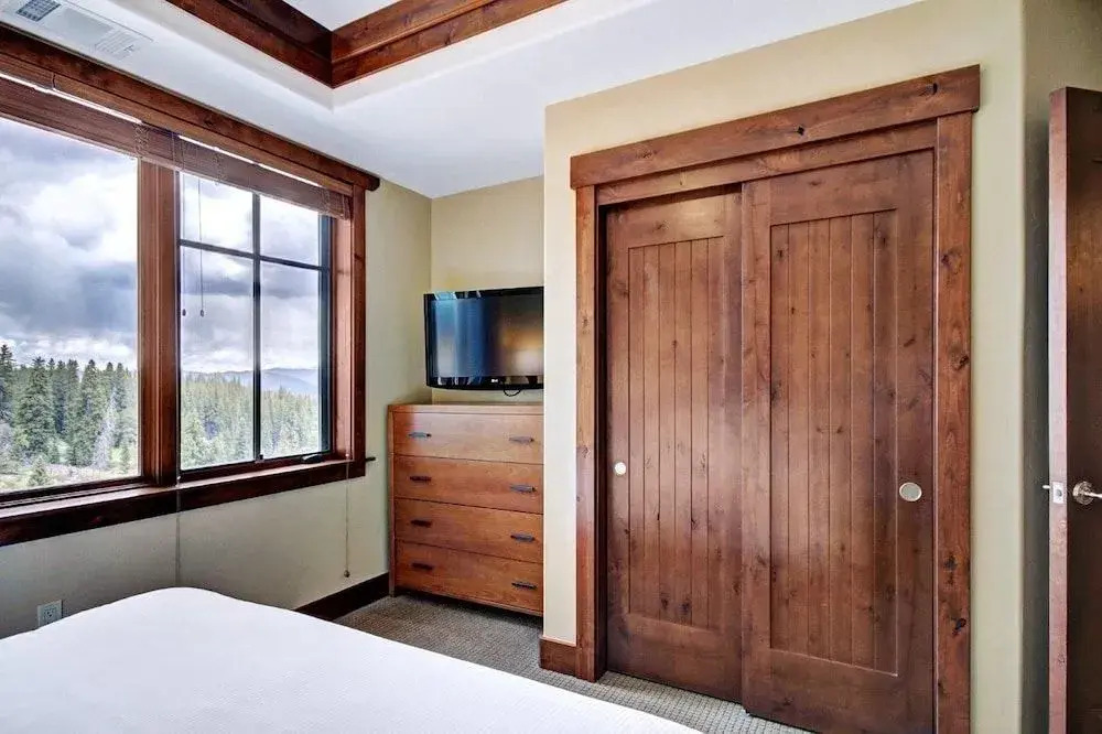 One Ski Hill Place S8322