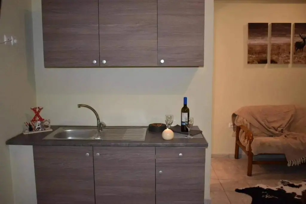 Keramidaki Mini Suites 1