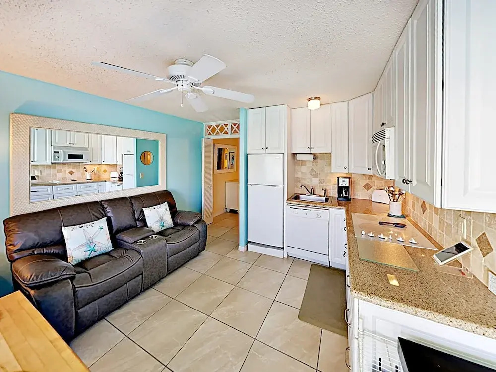 2700 Gulf Blvd 5E Condo 1 Bedroom 1 Bathroom Condo