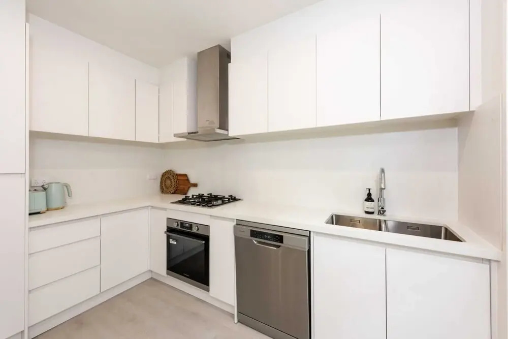 Elegant 2-bedroom House in Prahran w/ Parking!