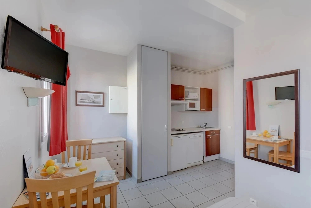 Seafront Studio Stay in Loire