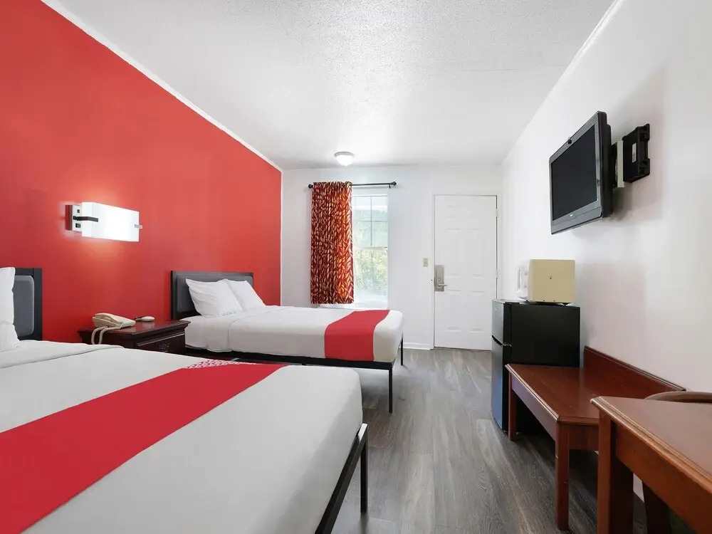OYO Hotel Calhoun GA I-75 & US-41 Hwy