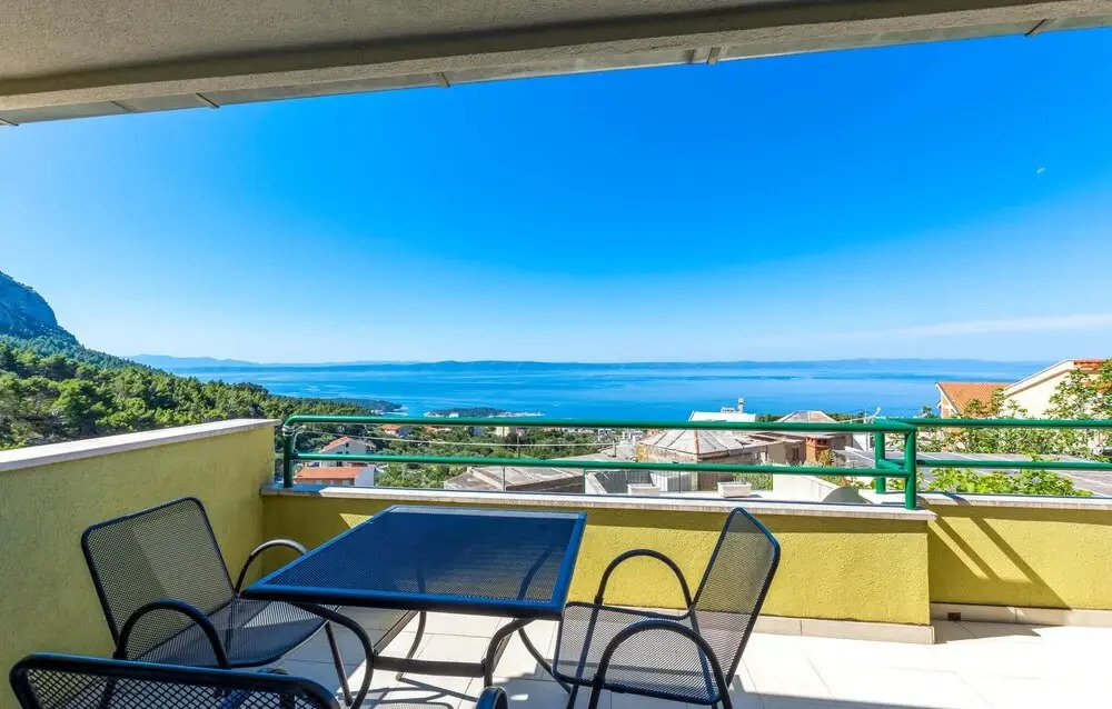 Beautiful Home in Makarska With Wifi and 4 Bedrooms