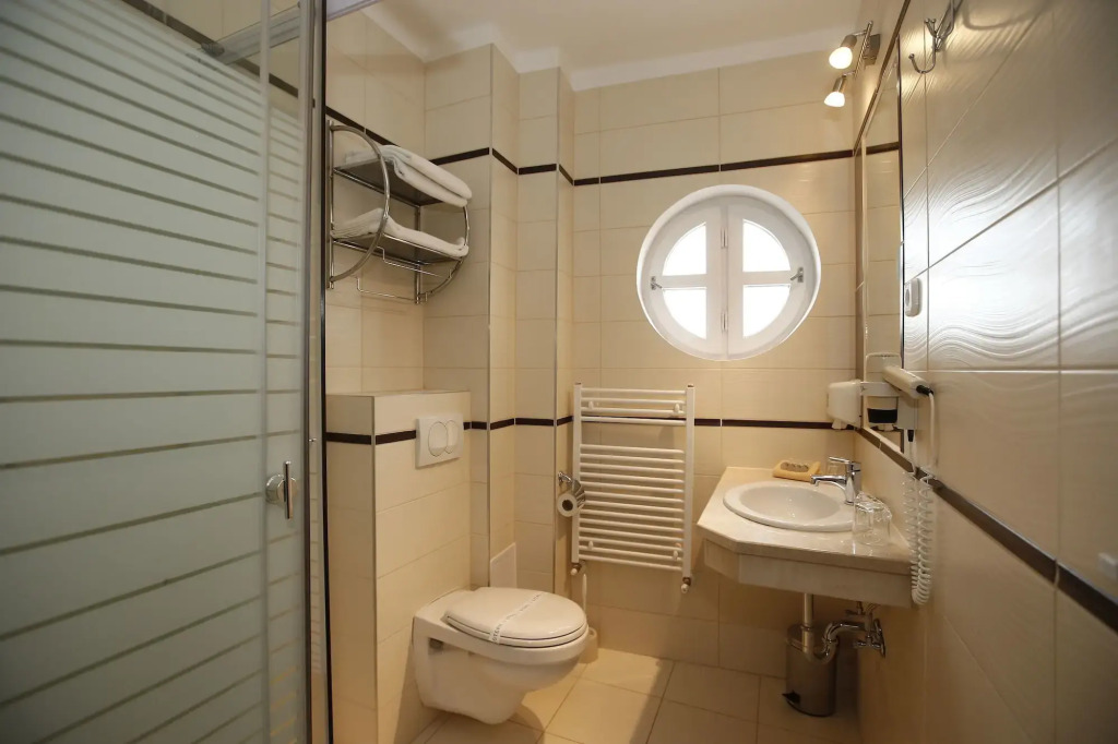Hotel Korona Wellness, Rendezvény és Borszálloda