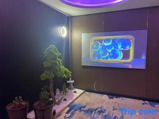 Tian'e Lake Cinema Hotel (Haikou Wangfujing Haiken Plaza)