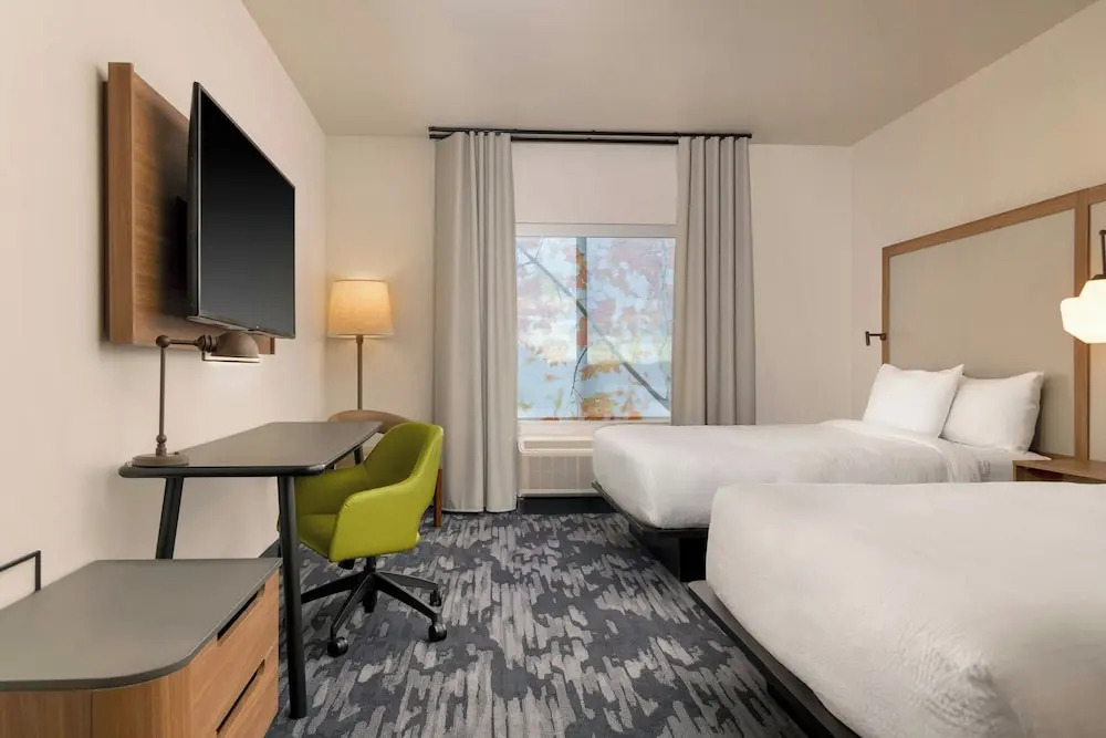 Fairfield Inn & Suites Kansas City at The Legends