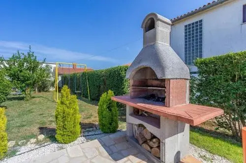 Holiday home Sikici Majoli
